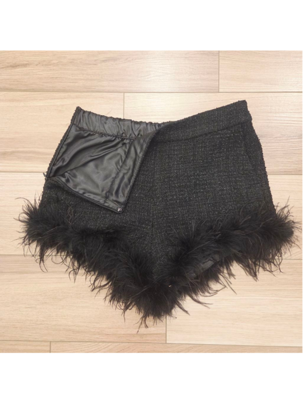 The Line & Dot Marci Ostrich Feather
 Shorts in Black 29"waist - Picture 2 of 6